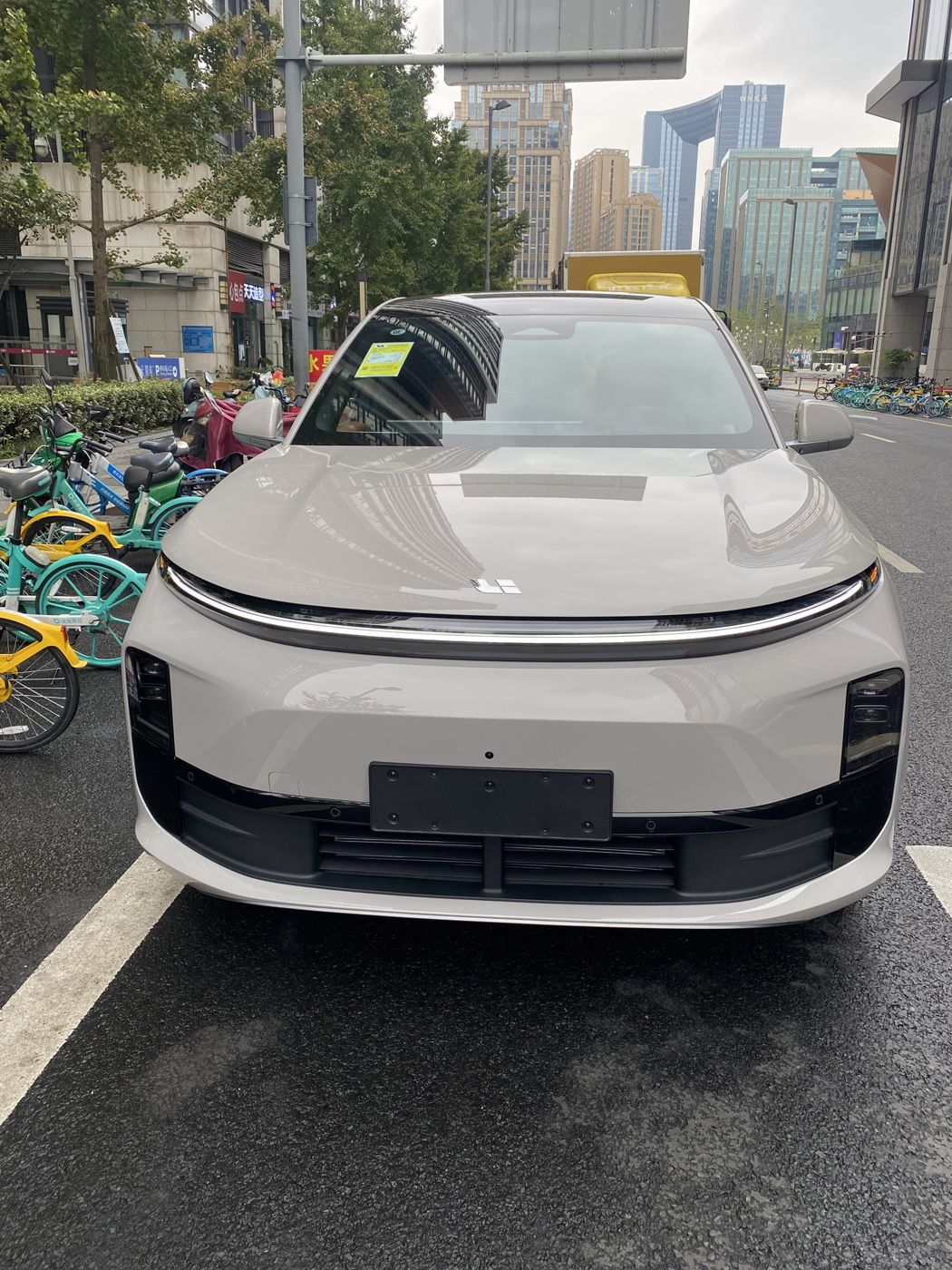 永信贵宾会 MEGA 高压纯电 MPV